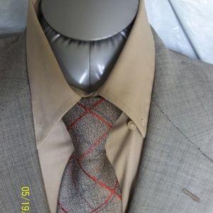 Caribe44- Hickey Freeman Lt Brown Houndtooth Suit